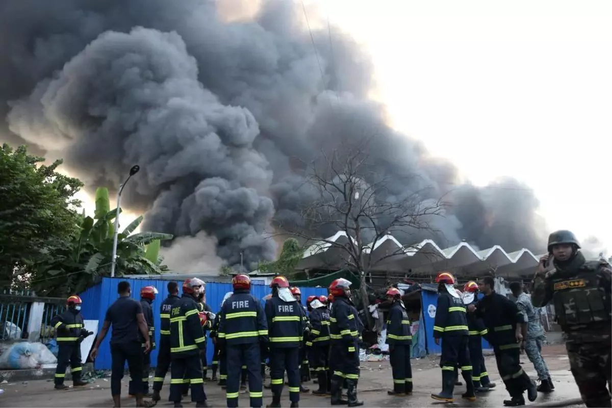 Dakka Havaalanı'nda Büyük Yangın Çıktı