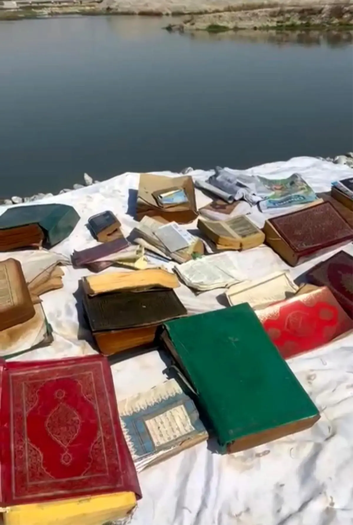 Batman Çayı'nda Dini Kitaplar Bulundu