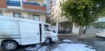 Batman'da Park Halindeki Panelvan Alev Alev Yandı