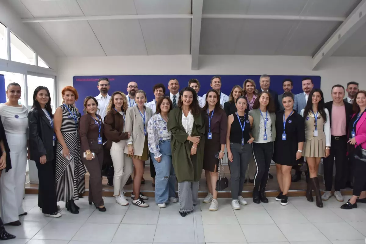 İzmir'de Meme Kanseri Farkındalık Etkinliği Düzenlendi