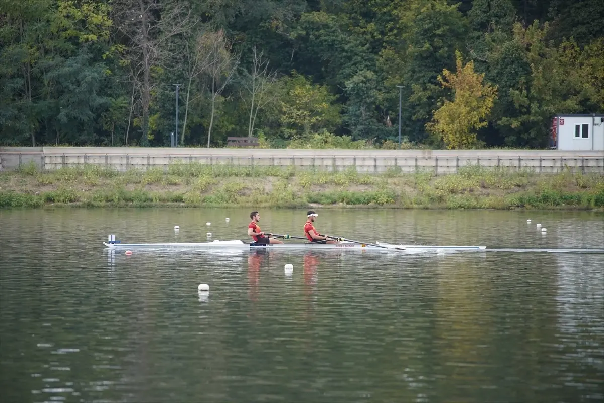 Edirne'de Büyükler Türkiye Kupası Kürek Yarışları Başladı