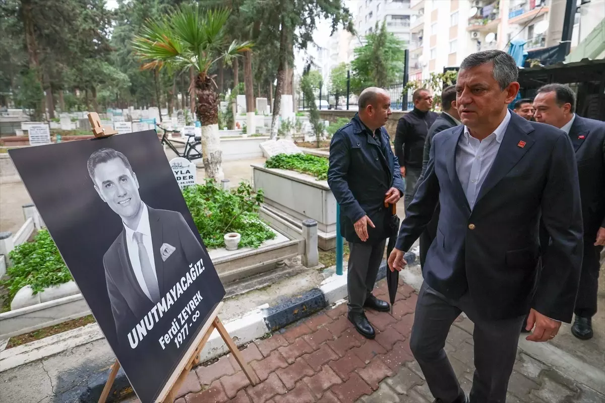 Özgür Özel, Ferdi Zeyrek'in Kabrini Ziyaret Etti