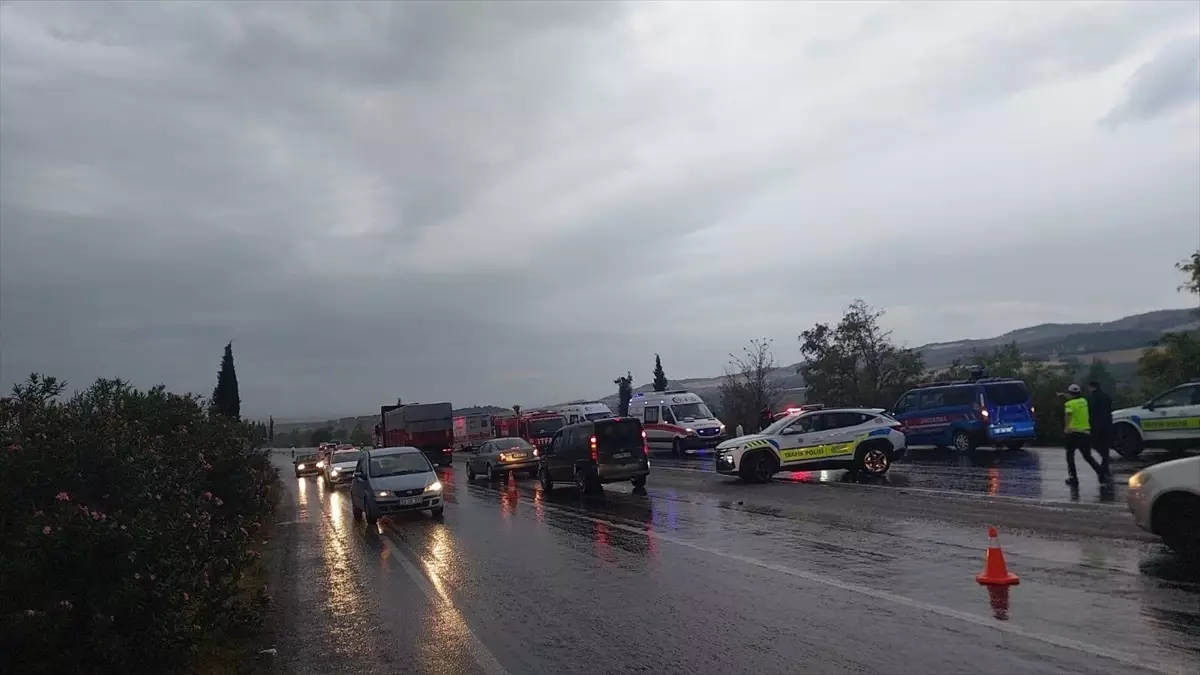 Denizli'de Midibüs Devrildi: 1 Ölü, 32 Yaralı