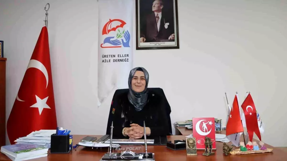 Kadın Muhtar Esra Polat, 10 Bin Nüfuslu Mahalleye Hizmet Veriyor