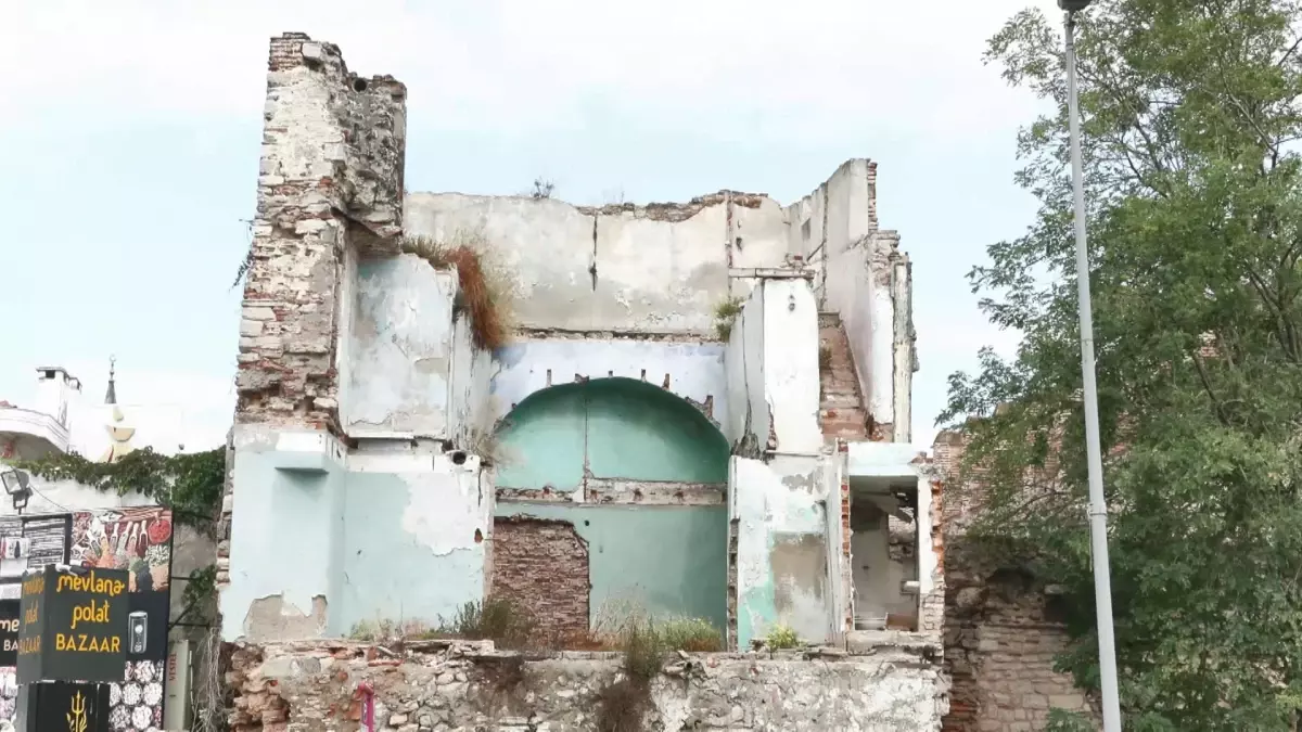 İstanbul'daki Tarihi Sur Kalıntıları Tehlike Saçıyor