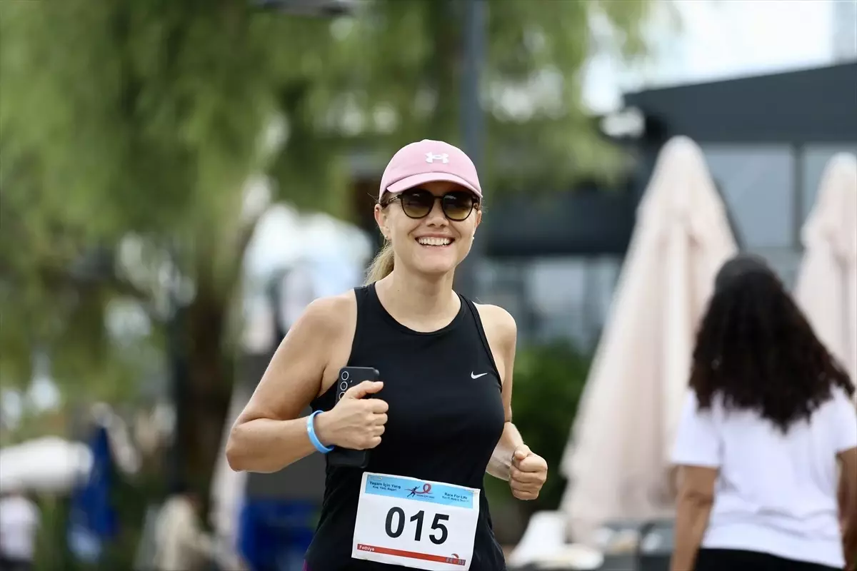 Fethiye'de Kanser Farkındalığı İçin 'Yaşam İçin Yarış' Koşusu Düzenlendi