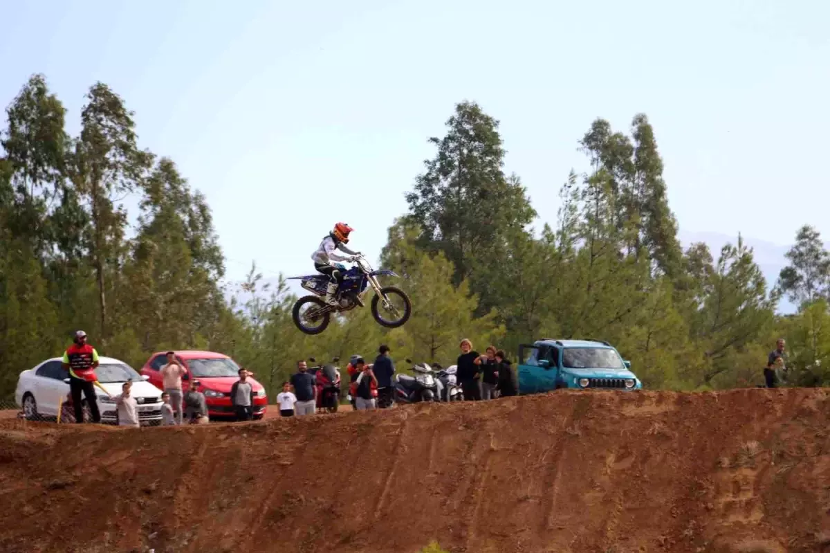 Fethiye'de Nefes Kesen Türkiye Motokros Şampiyonası Yarışı