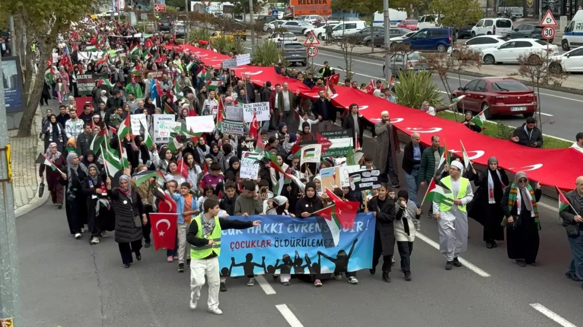 Çorlu'da Gazze İçin Barış Yürüyüşü Düzenlendi
