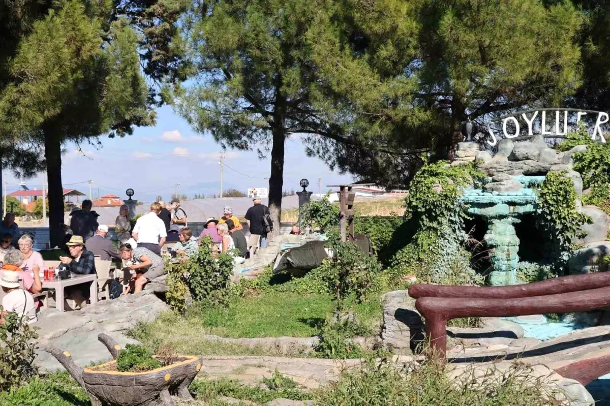 Yabancı Turistler Pamukkale'de Türk Misafirperverliğini ve Lezzetlerini Keşfediyor