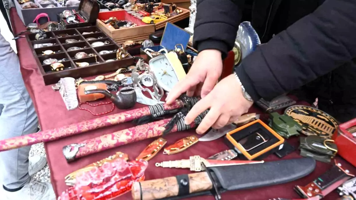 Eskişehir'deki Antika Tezgahı Koleksiyonerlerin İlgi Odağı