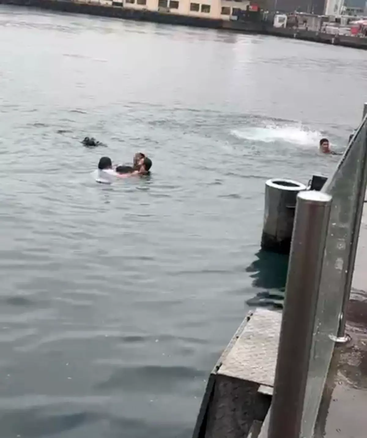 Kadıköy'de Engelli Vatandaşların Denize Düşmesi: 1 Kayıp