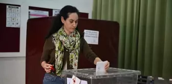 KKTC'de oy verme işlemi başladı! Bir aday saatler kala çekildi