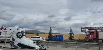 Kütahya'da Devrilen Otomobil Yüzünden İki Araç Birbirine Çarptı