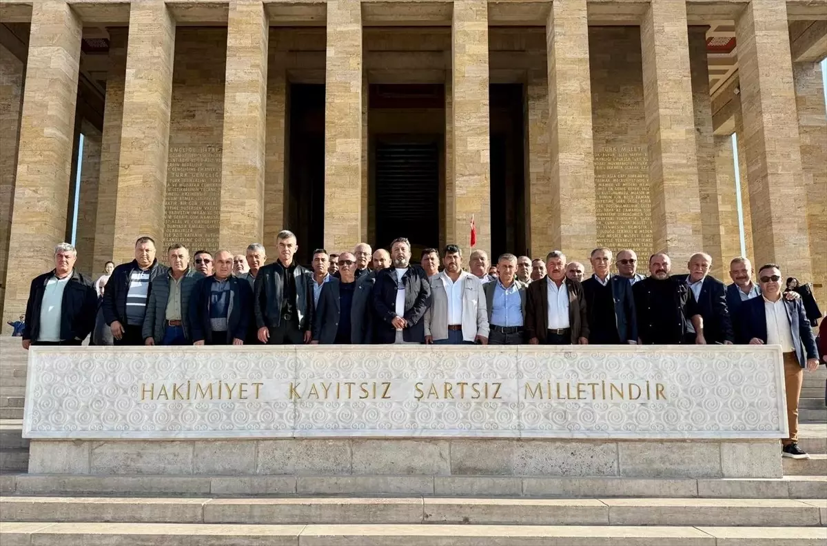 Lapseki Muhtarları Anıtkabir'i Ziyaret Etti