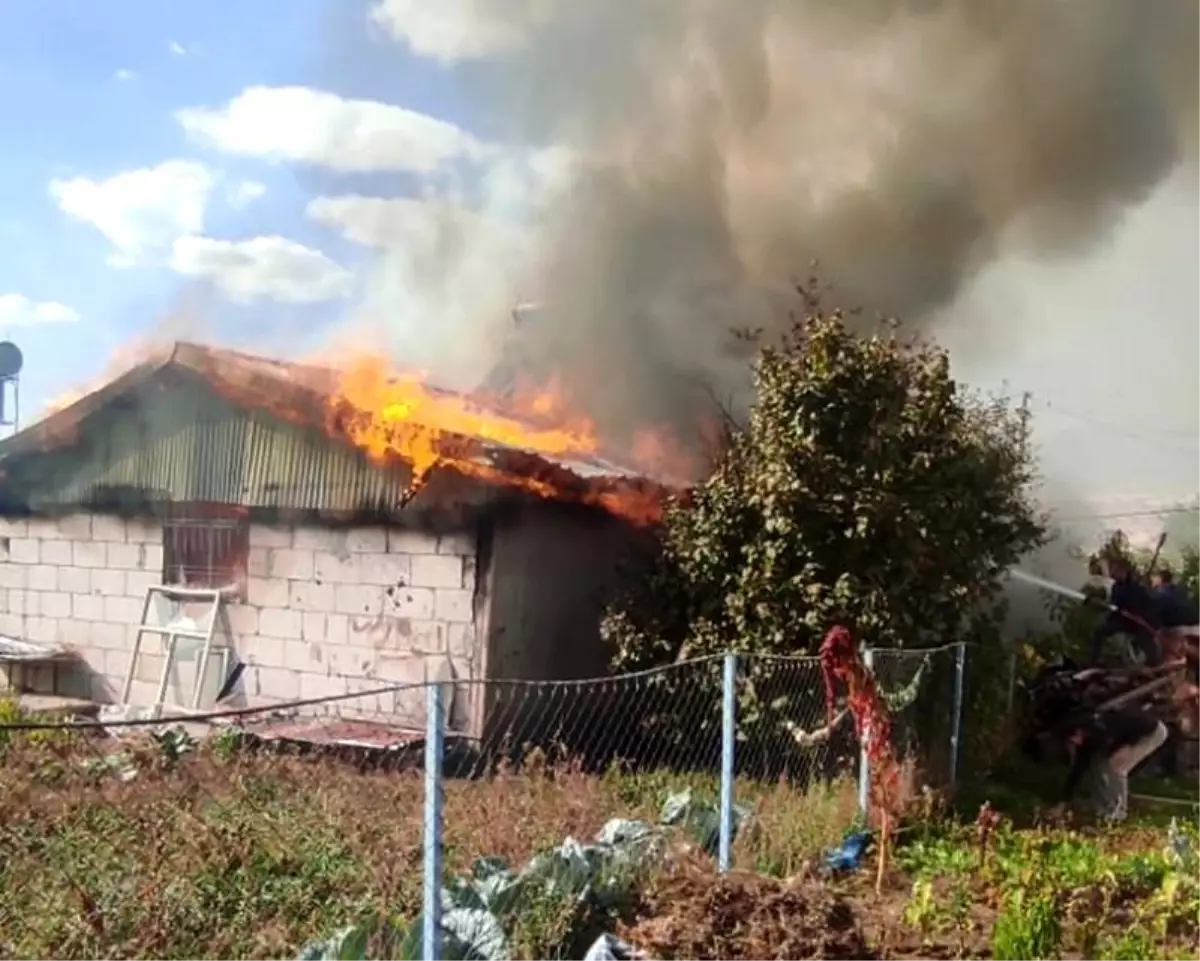 Malatya'da Müstakil Evde Yangın Paniği