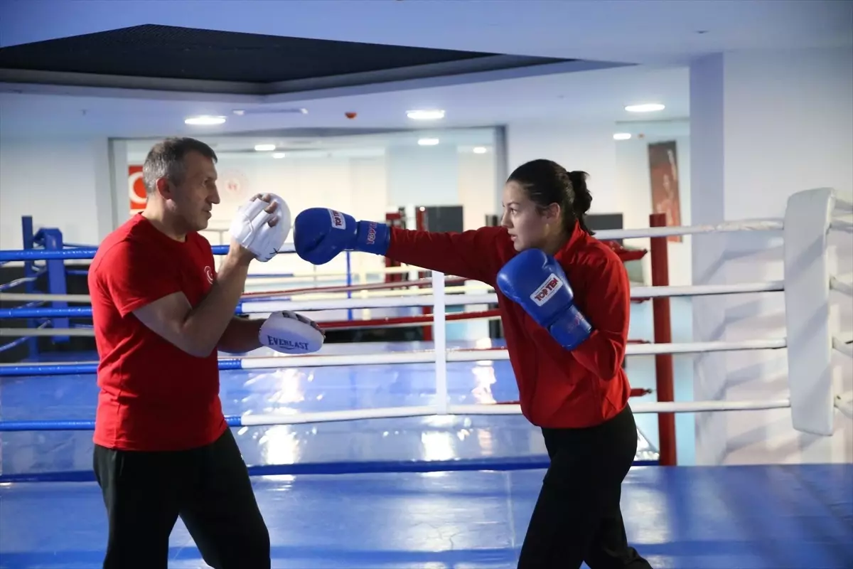 16 Yaşındaki Milli Boksör Sahranur Turap, Avrupa Şampiyonası İçin Hazırlanıyor