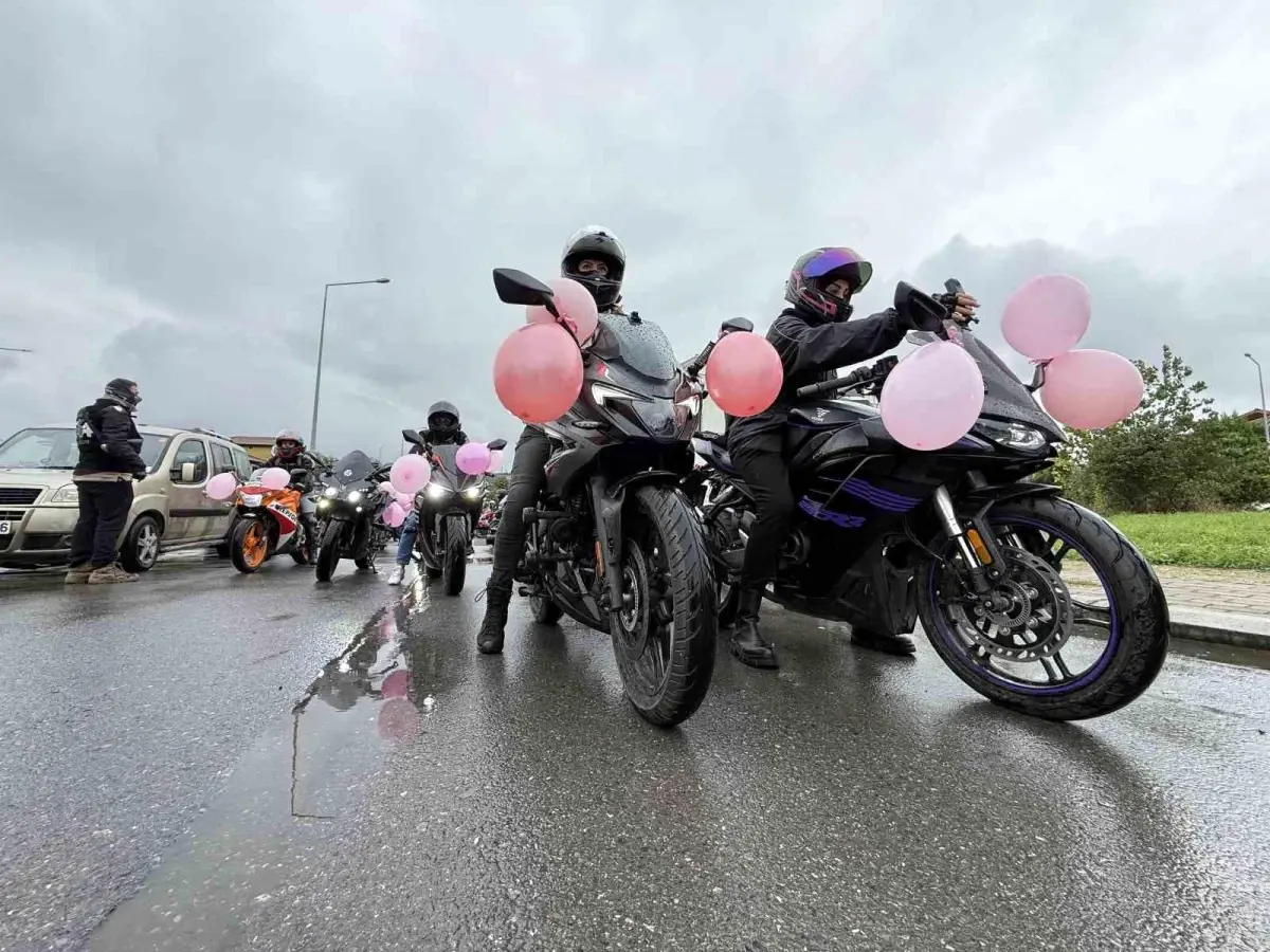 Motosiklet Grubu Meme Kanseri Farkındalığı İçin Şehir Turu Düzenledi