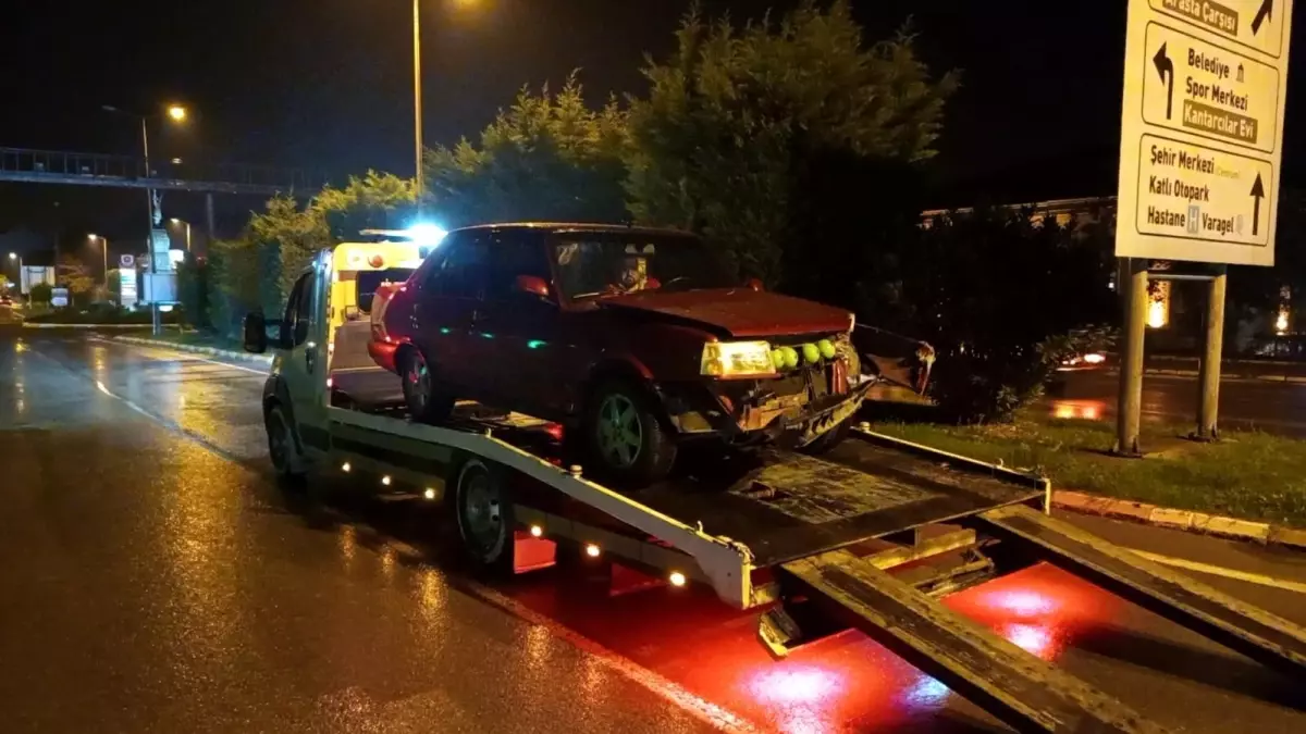 Çaycuma'da Kontrolden Çıkan Otomobil Köprü Korkuluklarına Çarptı