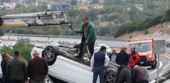 Pamukkale'de Takla Atan Otomobilde Anne ve Oğlu Yaralandı