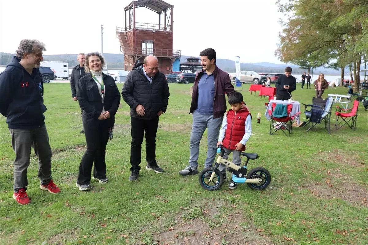 Ferizli'deki Büyük Akgöl, Doğaseverlerin Gözdesi Oluyor