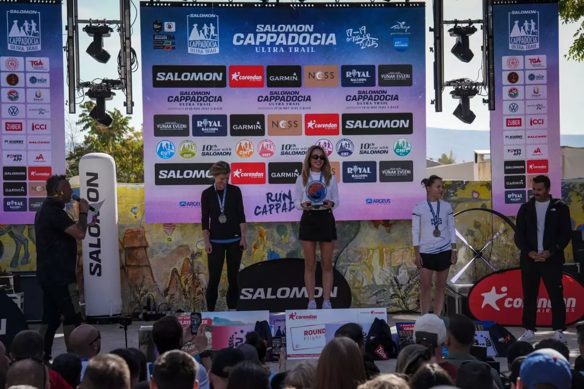 Kapadokya'da Salomon Ultra Trail Yarışmasında Dereceye Giren Sporcular Ödüllerini Aldı