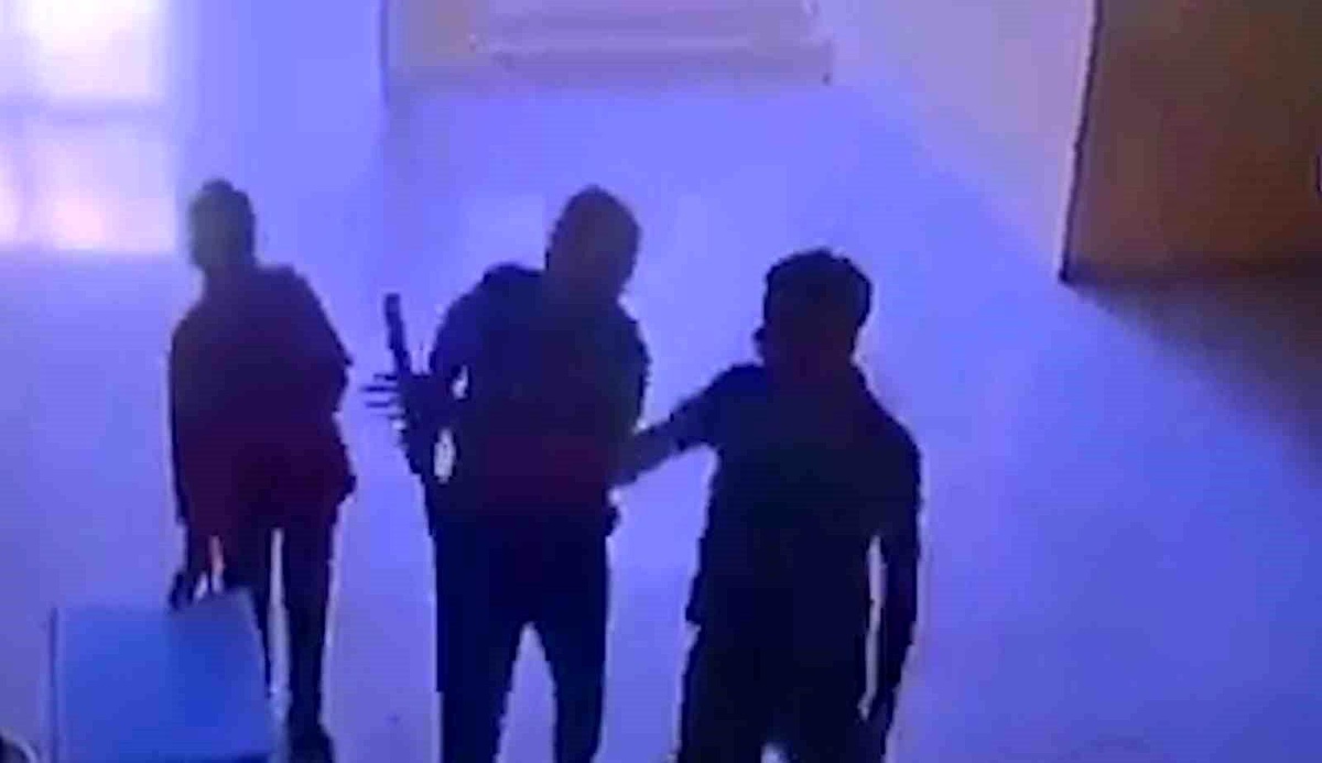 Öğretmene Veliden Sopalı Saldırı