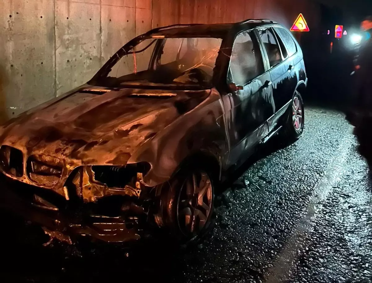 Sinop'ta Yabancı Plakalı Araç Yangında Kül Oldu