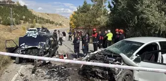 Sivas'ta Trafik Kazası: 1 Ölü, 1 Ağır Yaralı