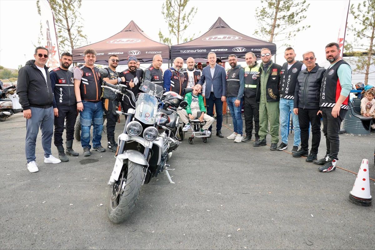 Sivas'ta Motosiklet Tutkunları Drift Alanında Buluştu