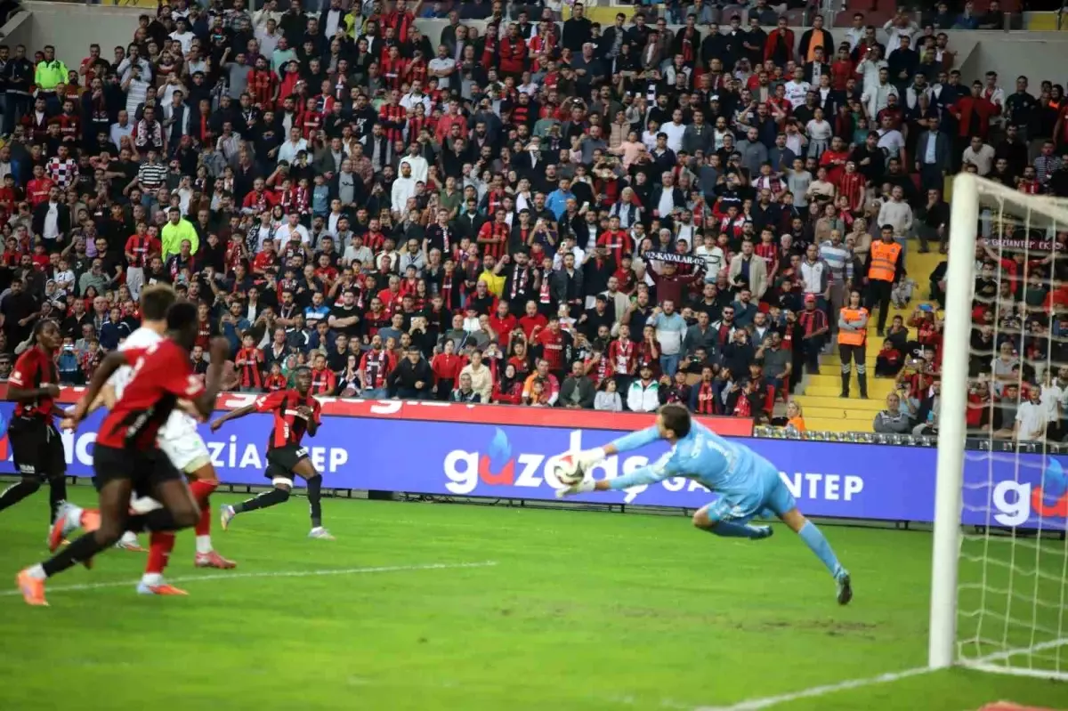Gaziantep FK, Antalyaspor'u 3-0 Geçti