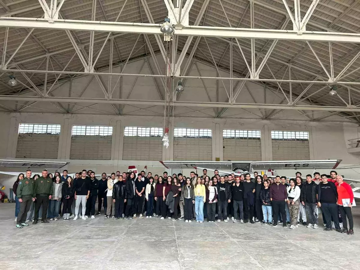 Üniversite Öğrencileri İnönü Havacılık Eğitim Merkezi'ni Ziyaret Etti