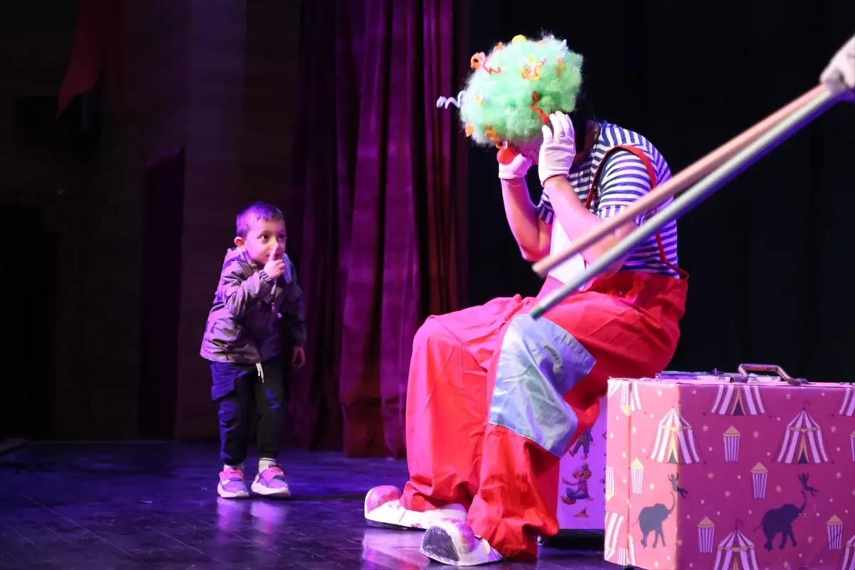 Van'da Özel Gereksinimli Bireyler İçin Tiyatro Etkinliği Düzenlendi