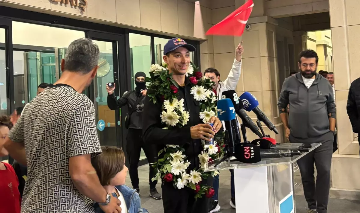 Toprak Razgatlıoğlu, Dünya Şampiyonası'nı Üçüncü Kez Kazandı