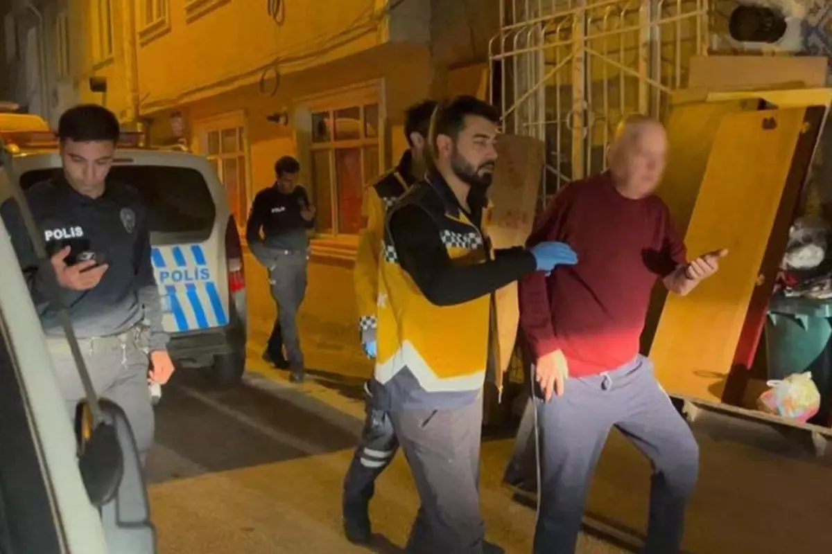 80 yaşlarındaki 3 arkadaşın alem gecesi hastanede bitti