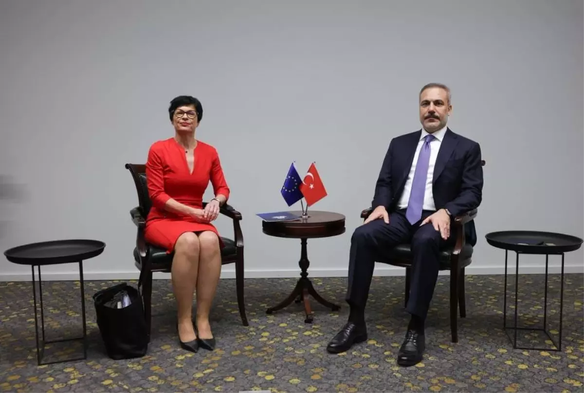 Dışişleri Bakanı Hakan Fidan AB Komiseri ile Görüştü