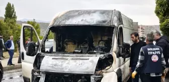 Bingöl'de Seyir Halindeyken Panelvan Alev Aldı