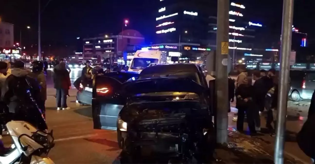 Bursa'da Trafik Kazası: 3 Yaralı