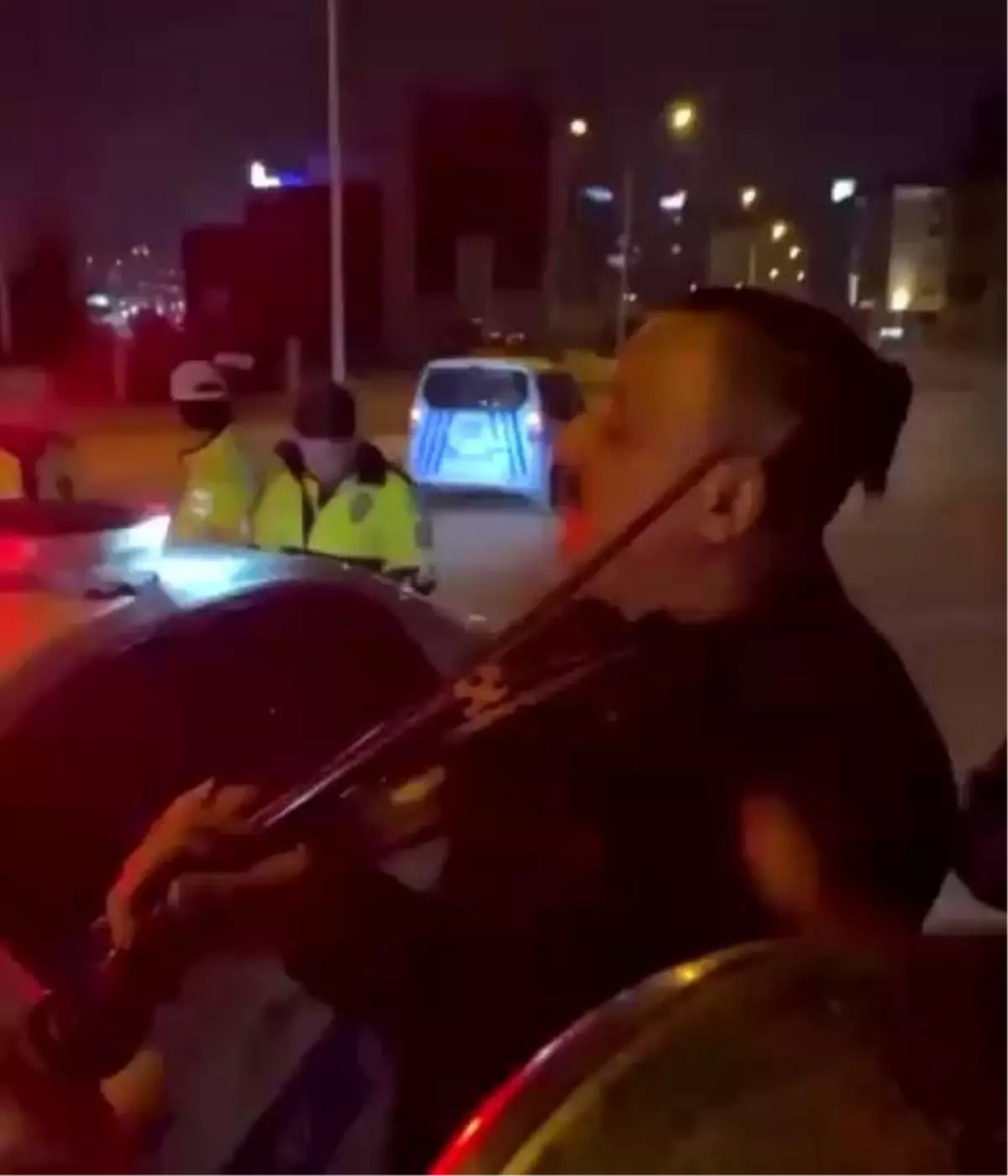 Karabük'te Trafik Denetiminde Sıra Dışı Anlar: Şoföre Ceza, Çalgıcılara Fasıl