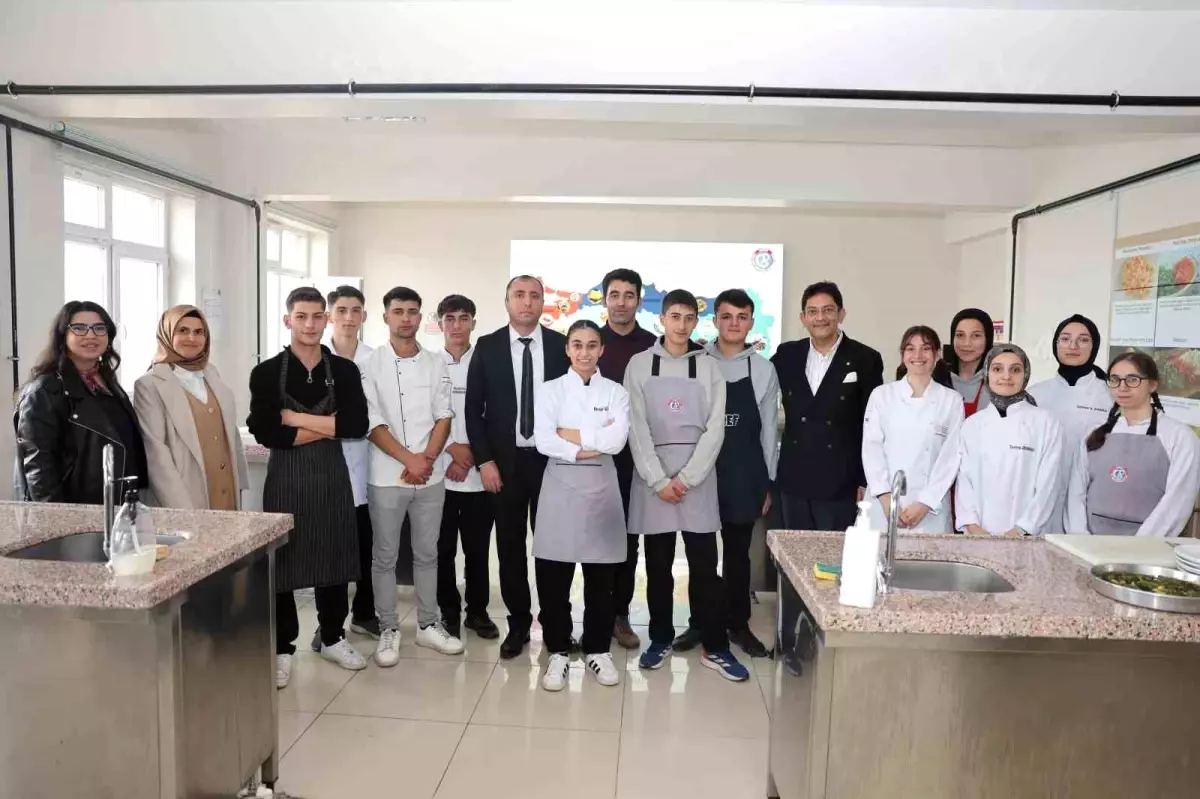 Başkan Hakan Oral, Aziziye Çok Programlı Anadolu Lisesi’ni Ziyaret Etti