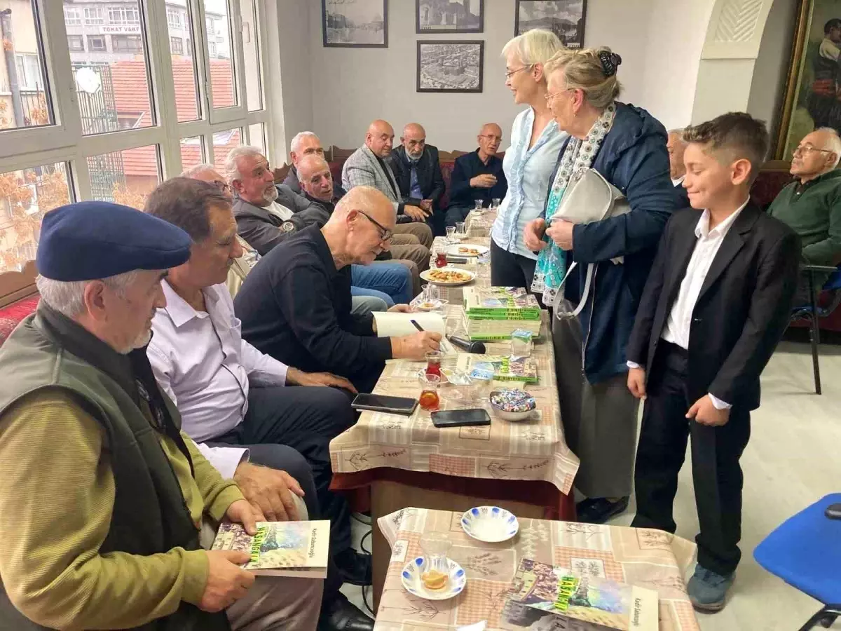 Kadir Sabuncuoğlu, 'Kalbimdeki Manşet: HASANGALA' Kitabını İmzaladı