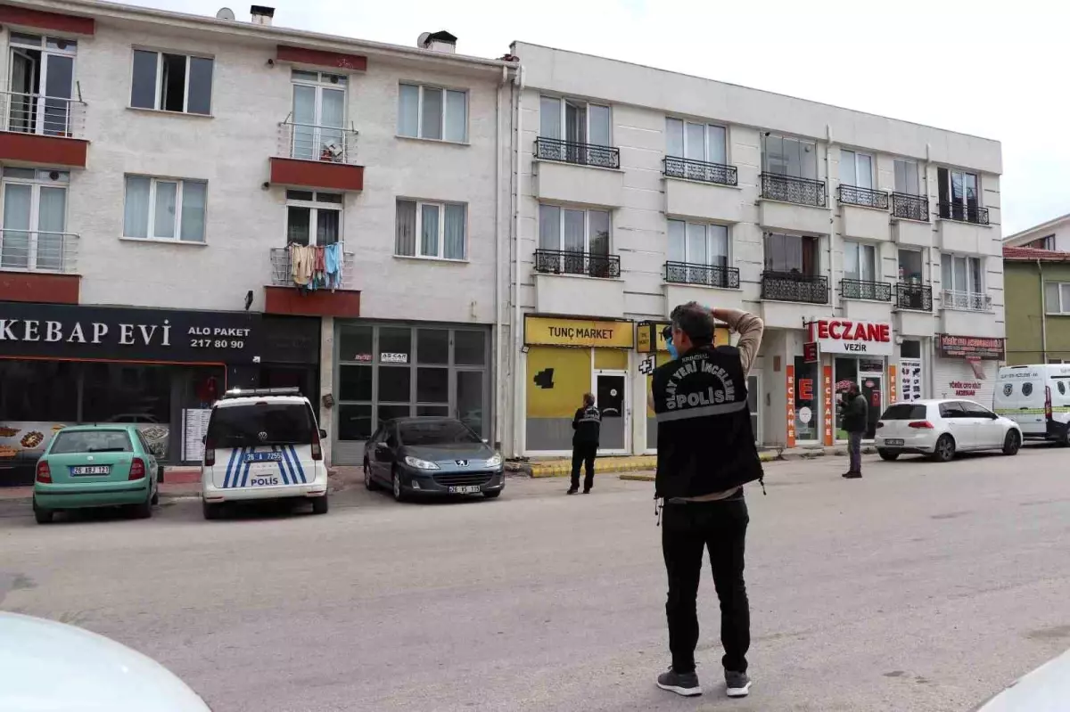 Eskişehir'de Eşinin Evinin Camına Tüfekle Ateş Eden Şahıs Tutuklandı