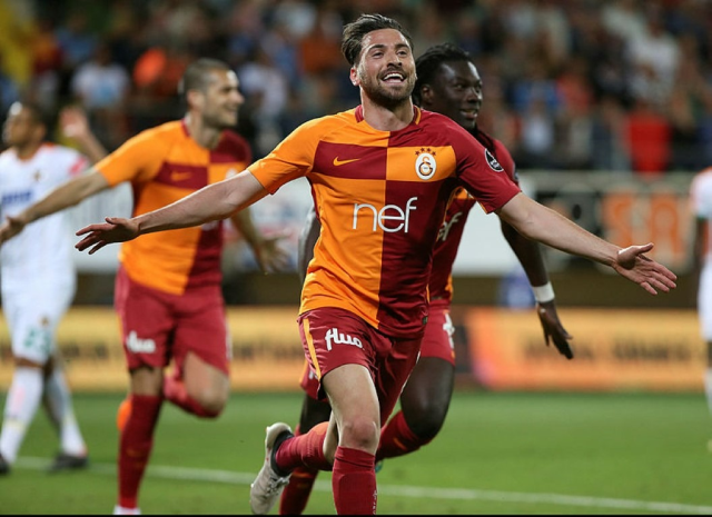 He played for Fenerbahçe and experienced championships with Galatasaray! He became clubless at the age of 31.
