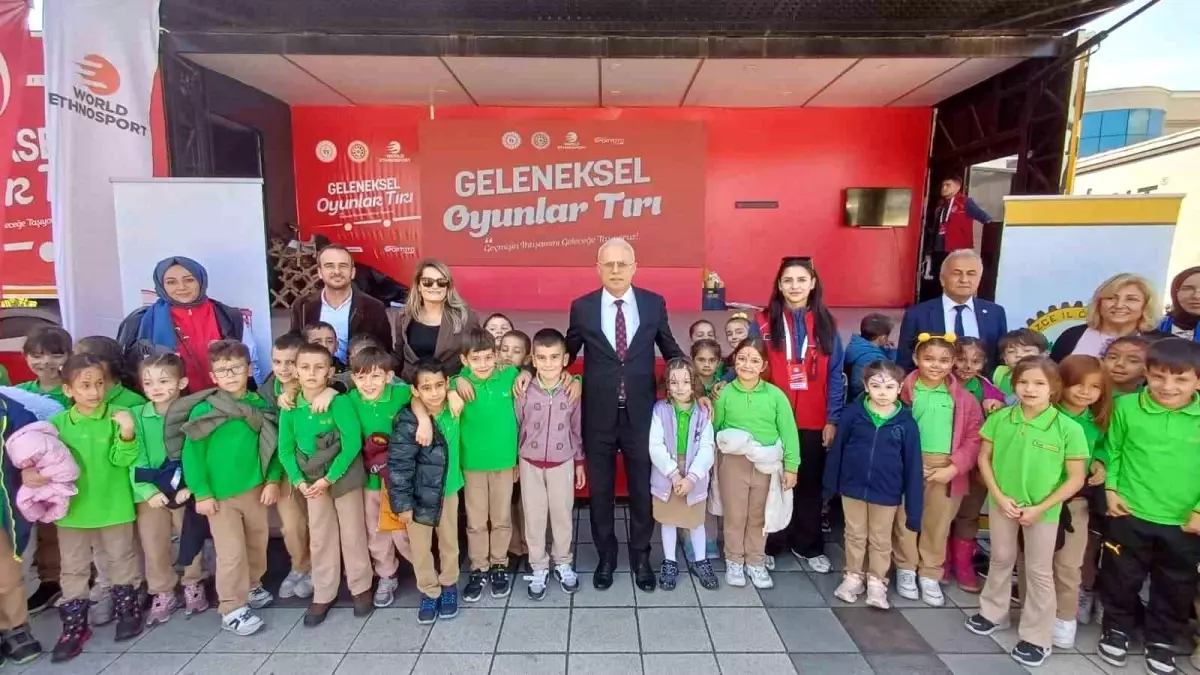 Düzce'de Geleneksel Oyunlar Tırı Öğrencilerle Buluştu