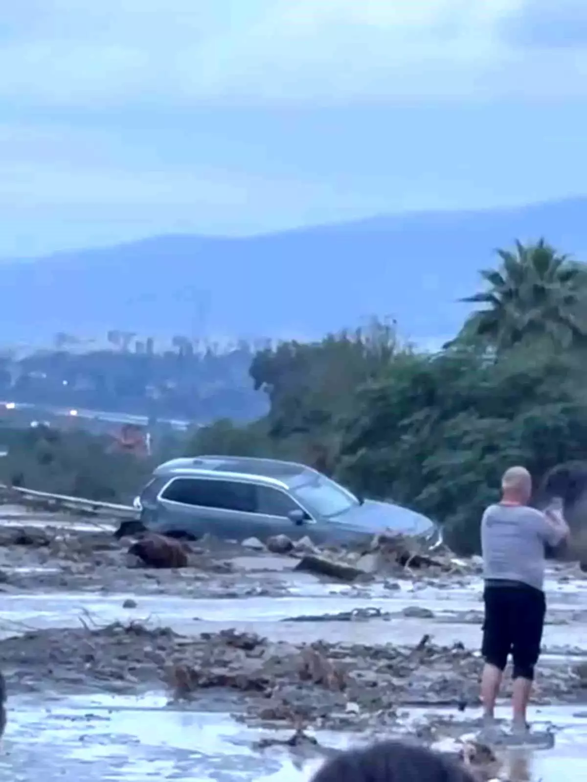 Hatay'da Şiddetli Yağış Heyelana Neden Oldu, Otoyol Kapandı