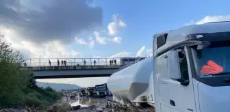 Hatay'da Şiddetli Yağışlar Yolları Kapattı