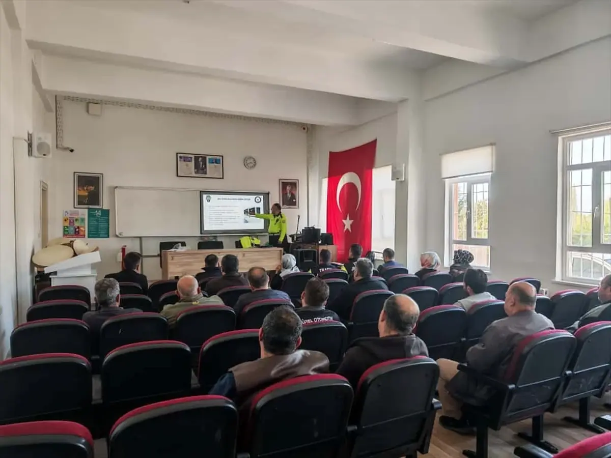 Hüyük'te Öğrenci Servis Şoförlerine Eğitim ve Haşhaş Üretimi Toplantısı