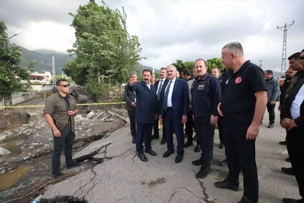 İçişleri Bakan Yardımcısı Karaloğlu, Hatay'da Sağanak Zararını İnceledi
