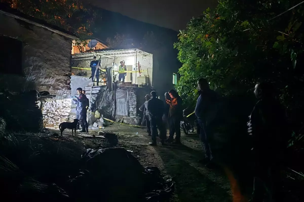 İzmir'de aile faciası: Oğlunu öldürdü, eşini ağır yaraladı