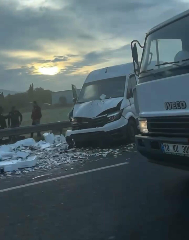 Terrible accident in İzmir: 1 dead, 4 injured in a car that crashed into a minibus with a flat tire