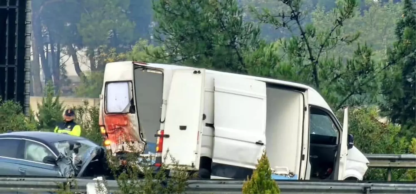 İzmir'de Zincirleme Trafik Kazası: 1 Ölü, 3 Yaralı
